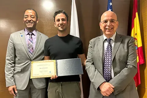 Gregory Triplett, Ph.D., Dean of <a href='http://zica.baixuantang.com'>博彩网址大全</a>'s School of Science and Engineering, traveled to Madrid to personally congratulate and present the honor to Charles El Mir, Ph.D.